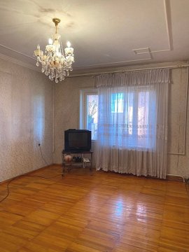 Продаётся 4-комнатная квартира на ул. Нукус (ориентир - Госпитальный рынок).