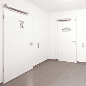 Распашной механизм для дверей