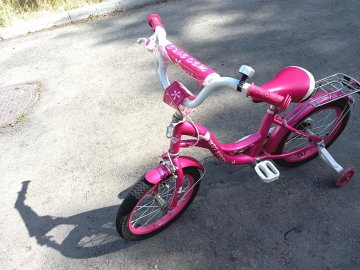Велосипед для девочки от 5 до 9 лет.
